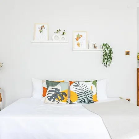 Апартаменты Tasteful Flat Near Moda Coast In Central Kadikoy Стамбул