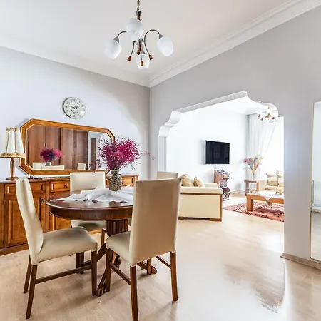 Tasteful Flat Near Moda Coast In Central Kadikoy